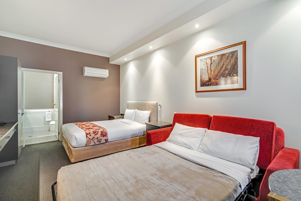 Superior Room, 1 Queen Bed with Sofa bed - Photo 3