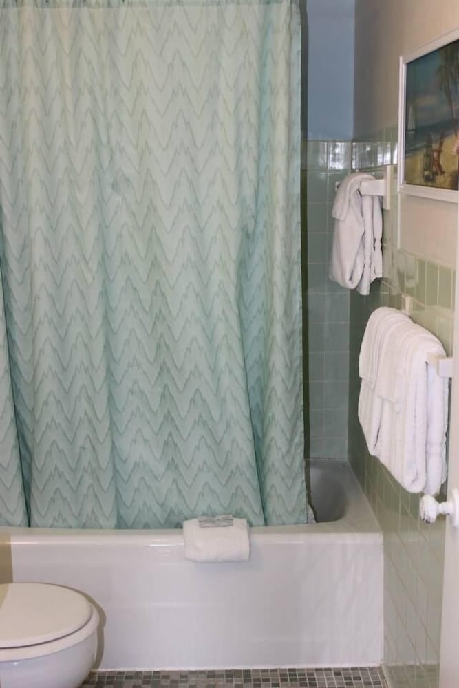 Standard Room, 2 Queen Beds photo 3