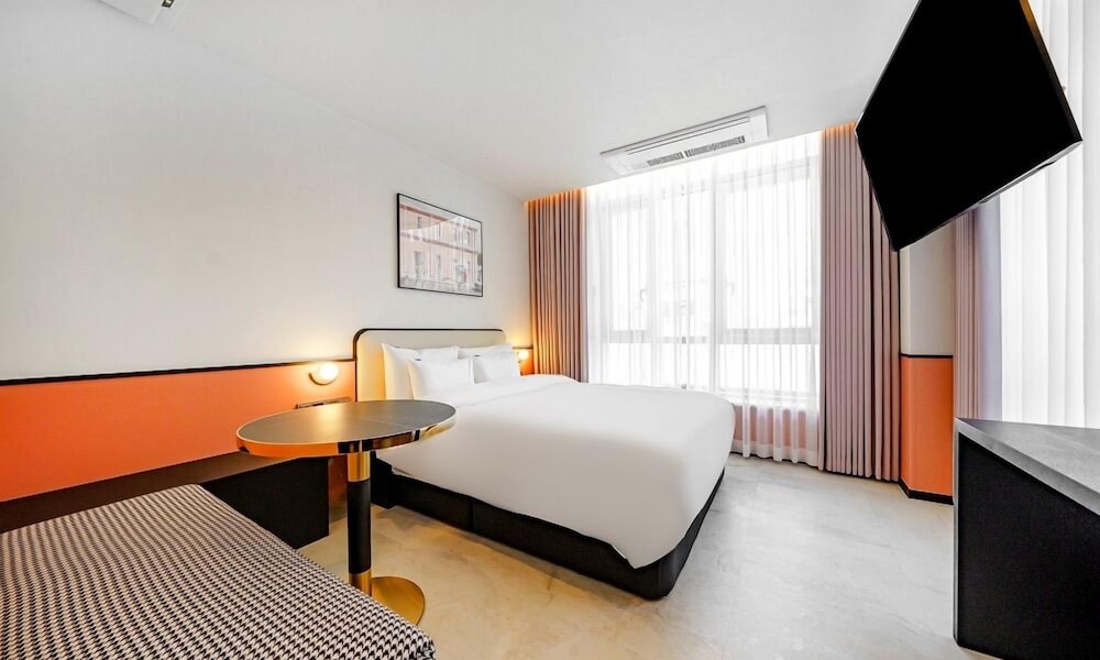 Suite - Photo 8
