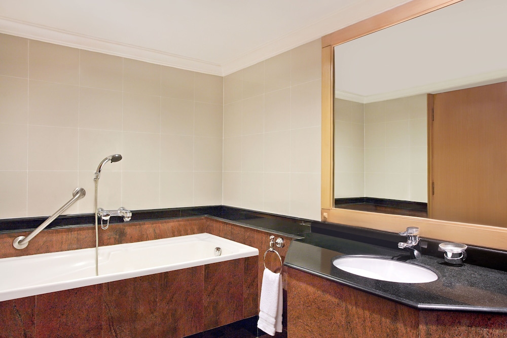 Executive Suite, 1 Bedroom (View) - Photo 5