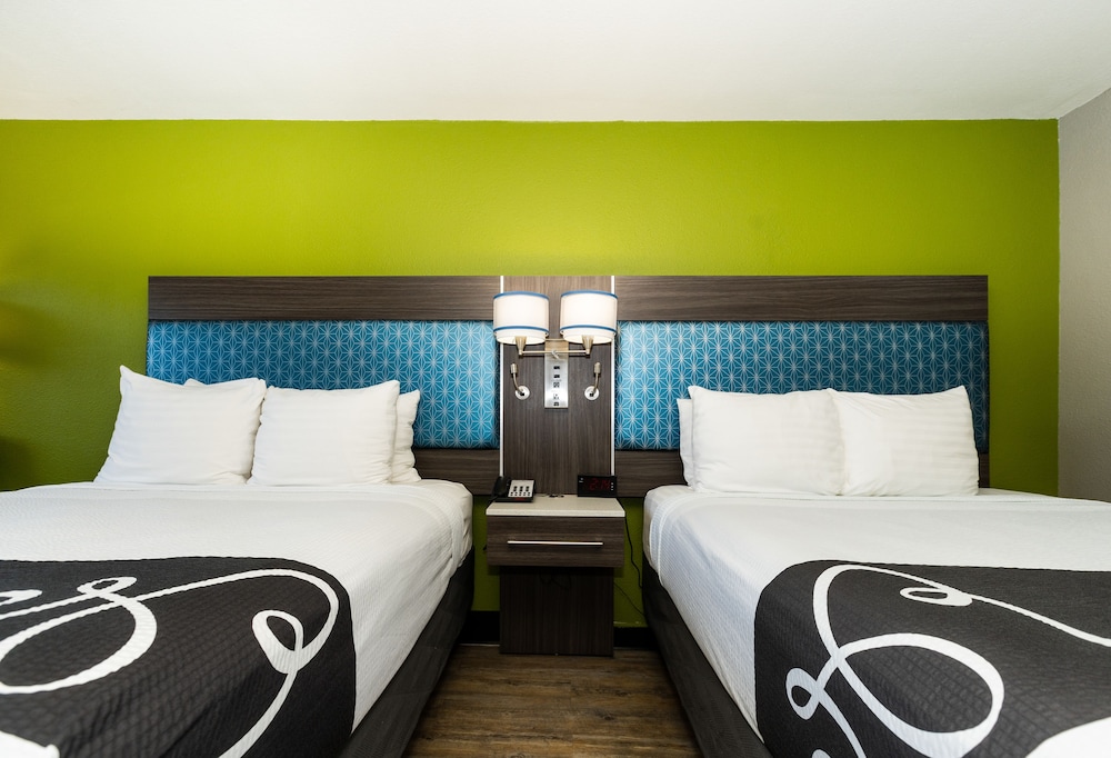 Standard Room, 2 Queen Beds, Accessible, Bathtub - Photo 3