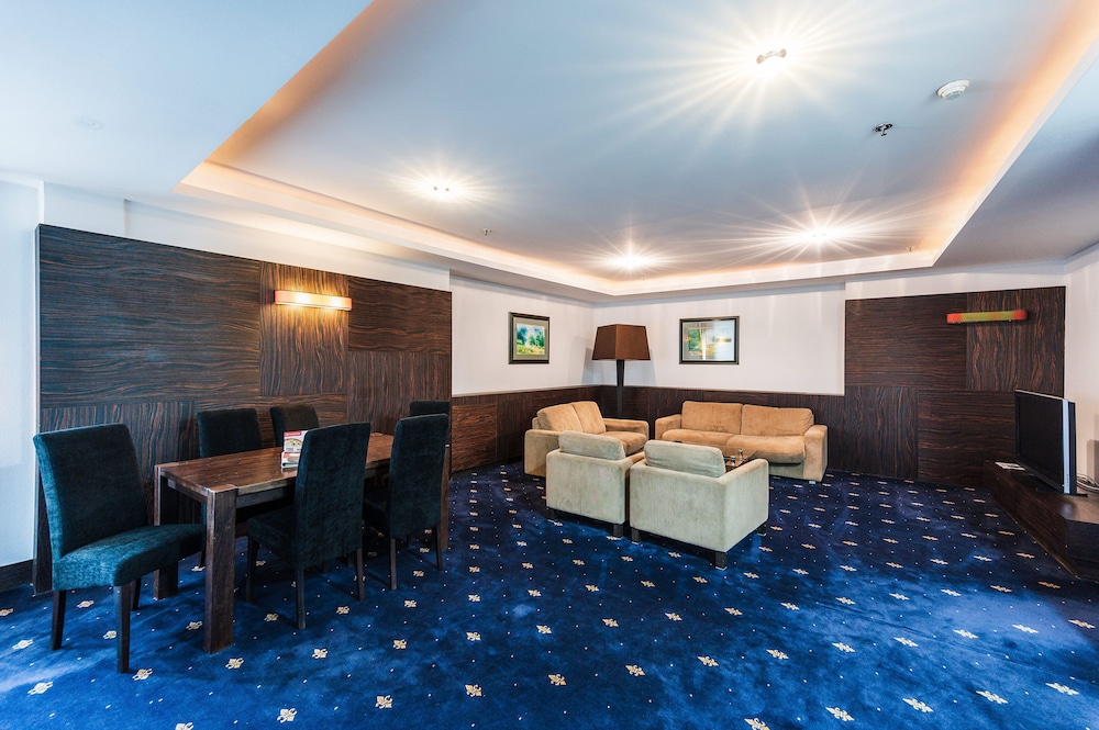 Royal Penthouse, City View photo 3