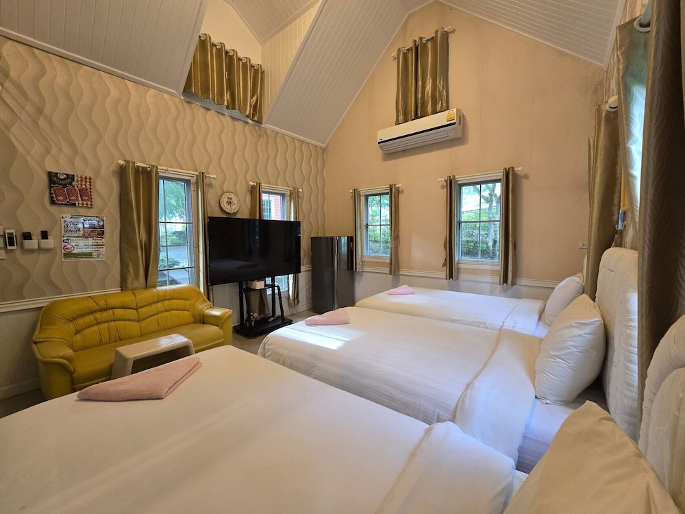 Deluxe Bungalow - Photo 10