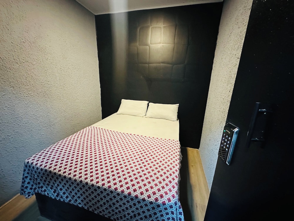 Basic Twin Room photo 1