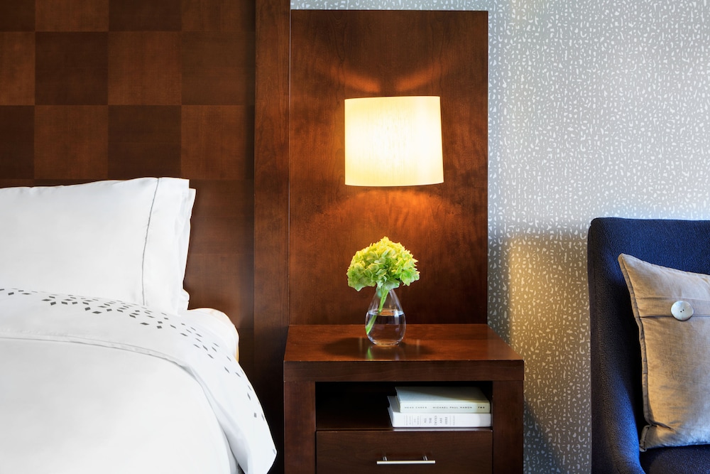 Room, 1 King Bed, Mobility Accessible (Hearing Accessible, w/ Roll-in Shower) - Photo 2