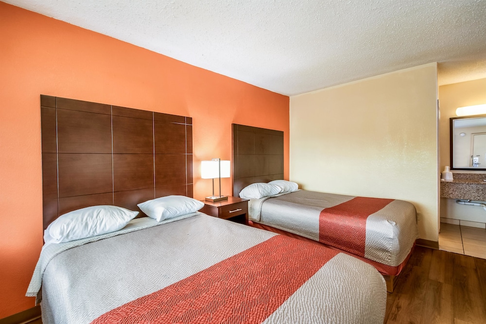 Standard Room, 2 Double Beds, Non Smoking photo 3