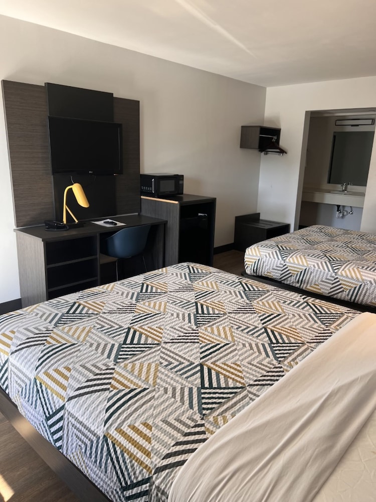 Room, 2 Queen Beds, Accessible, Non Smoking - Photo 4