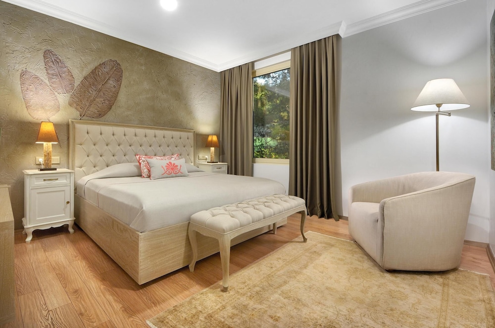 Grand Suite, 1 Queen Bed, Kitchenette, Sea View