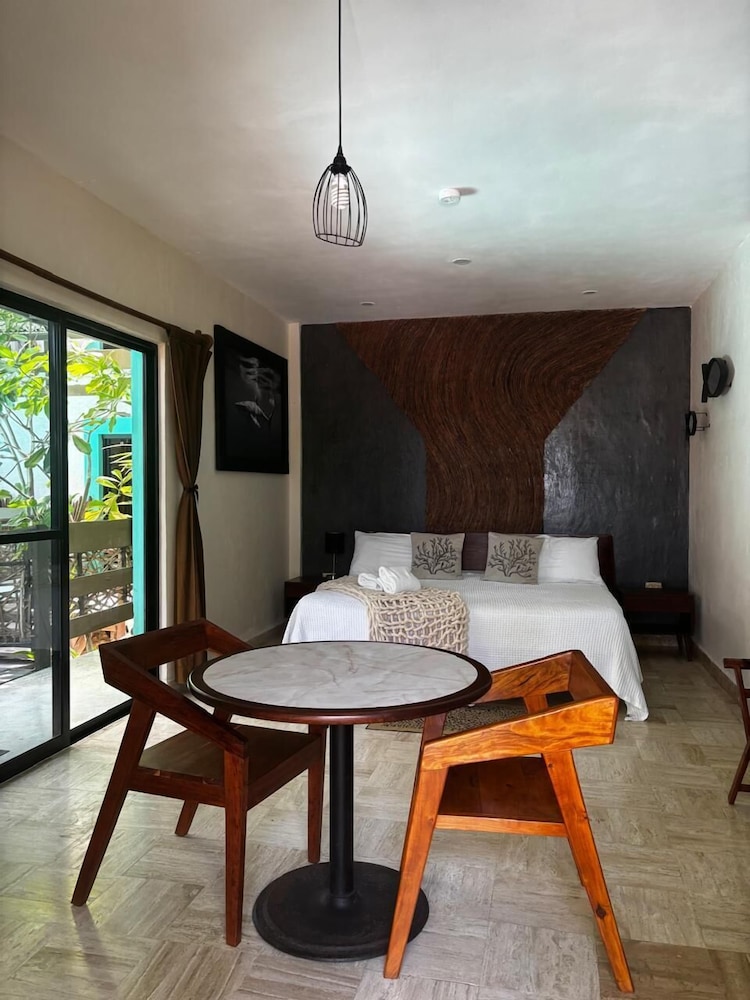 Deluxe Room - Photo 5