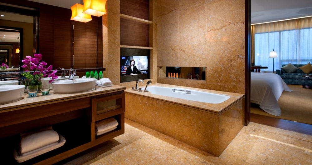 Executive Room, 1 King Bed (Elite) - Photo 2