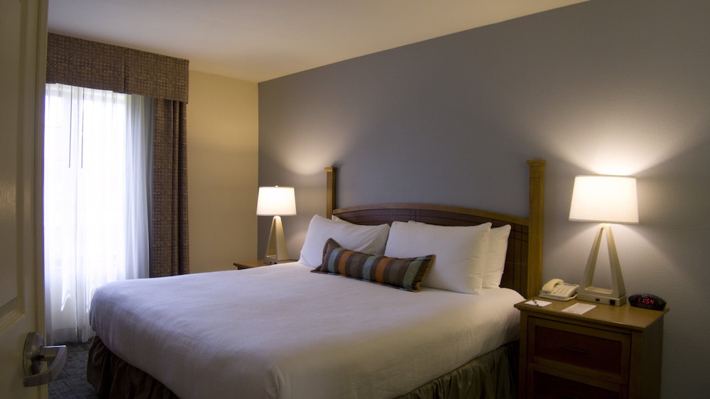 Suite, 1 King Bed, Kitchen - Photo 2
