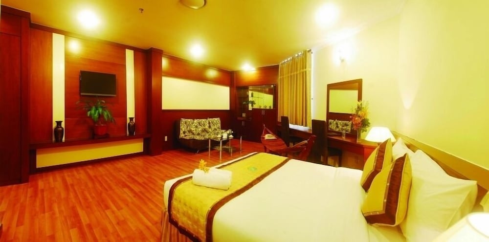 Senior Double Room, 1 King Bed photo 3