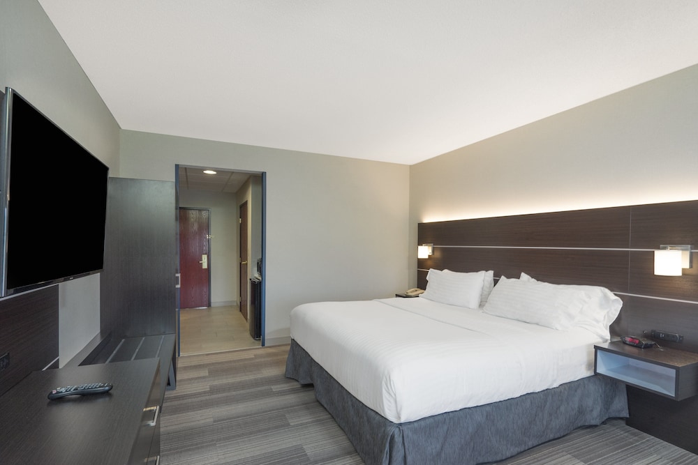 Suite, 1 King Bed with Sofa bed - Photo 5