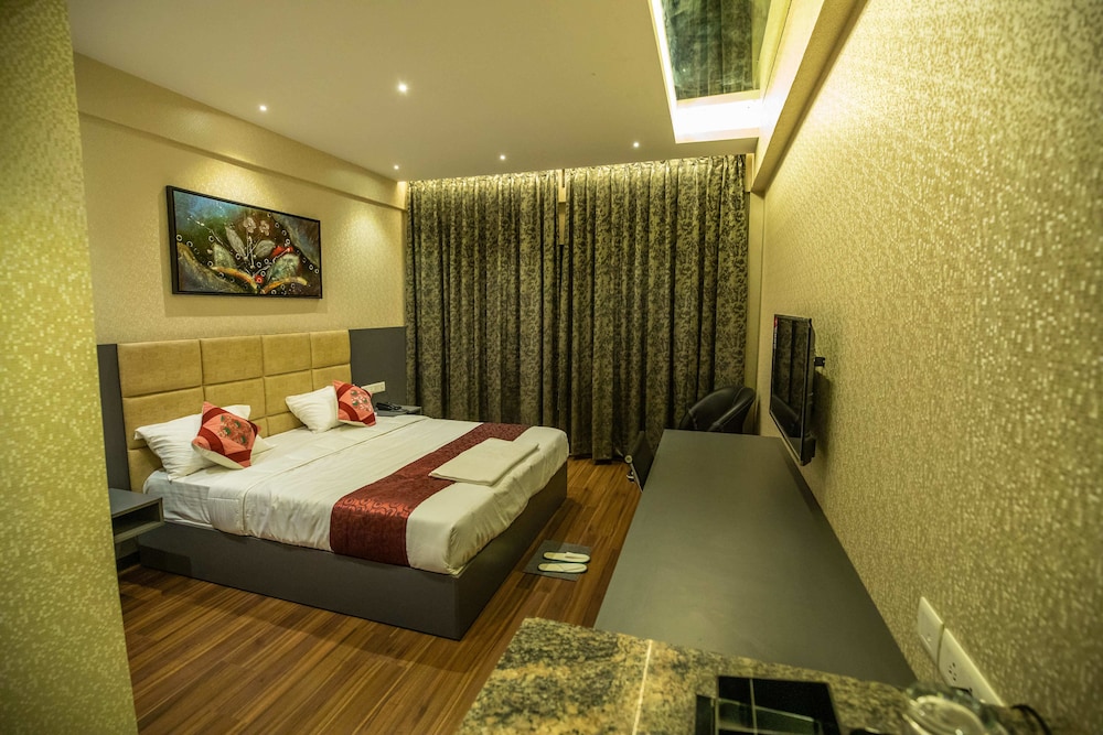 Superior Room, 1 King Bed photo 2