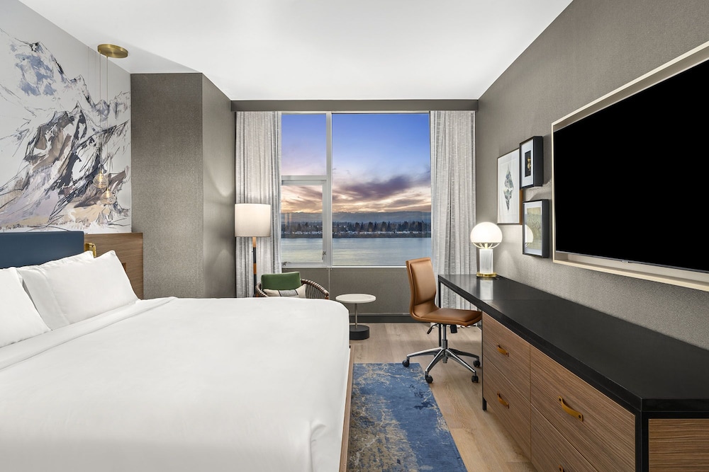 Premium Room, 1 King Bed (Waterfont View) - Photo 3