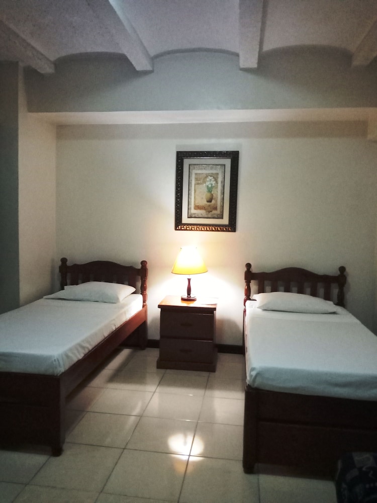 Standard Twin Room - Photo 3