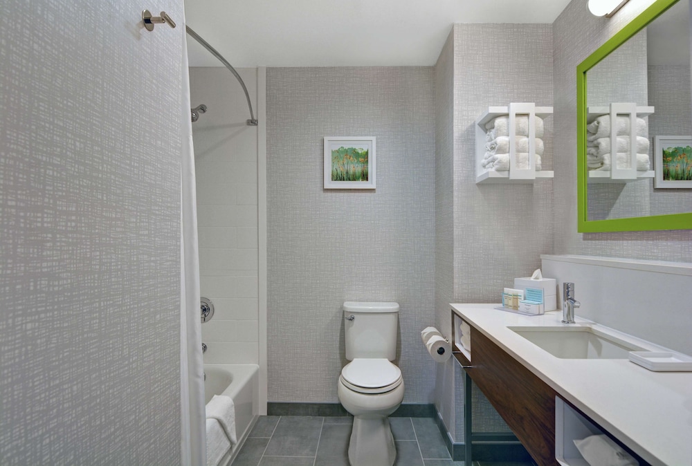 Studio, 2 Queen Beds, Refrigerator & Microwave (Wet bar)
