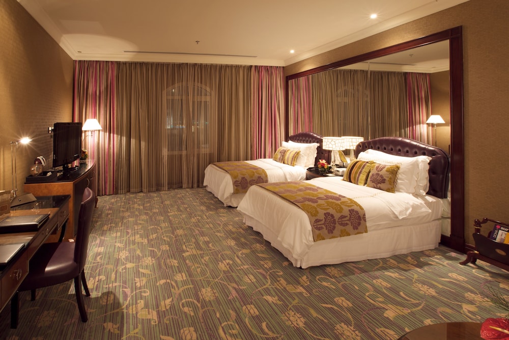 Executive Room, 2 Twin Beds - Photo 4
