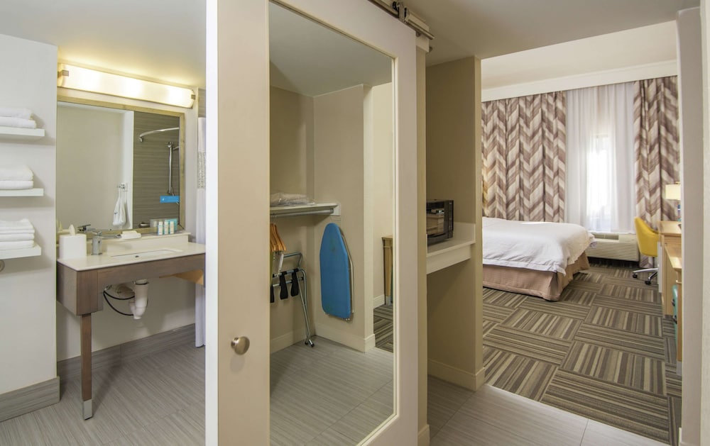 Room, Accessible, Non Smoking - Photo 4