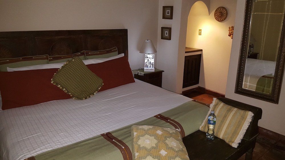 Deluxe Double Room, 1 King Bed, Private Bathroom, Garden View photo 2