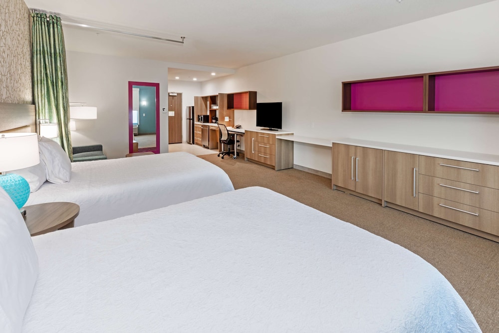 Room, 2 Queen Beds, Accessible (Roll-In Shower) photo 2