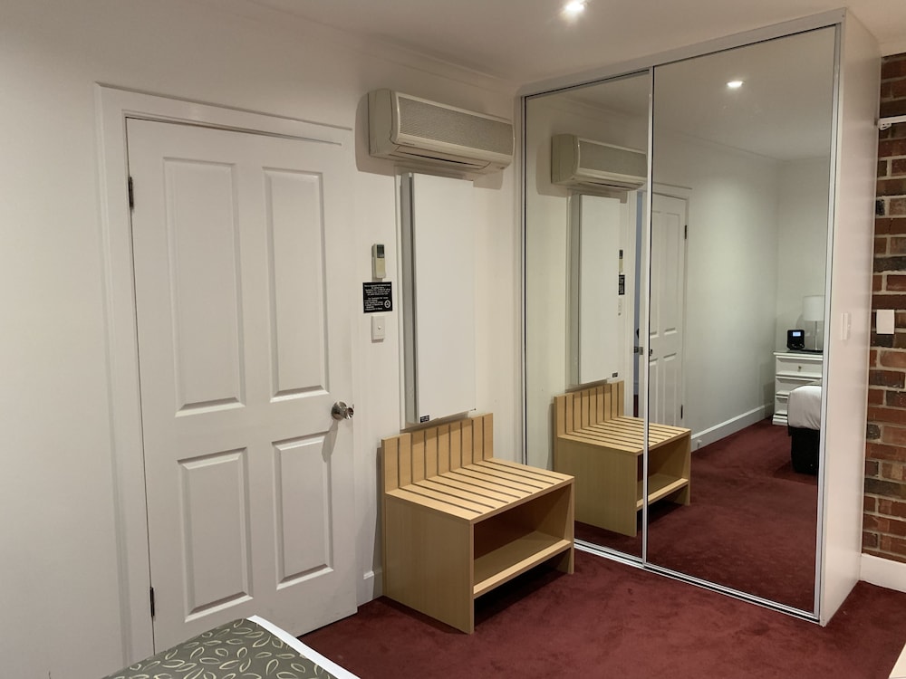 Suite 40 - 1 Bedroom With Kitchenette photo 2