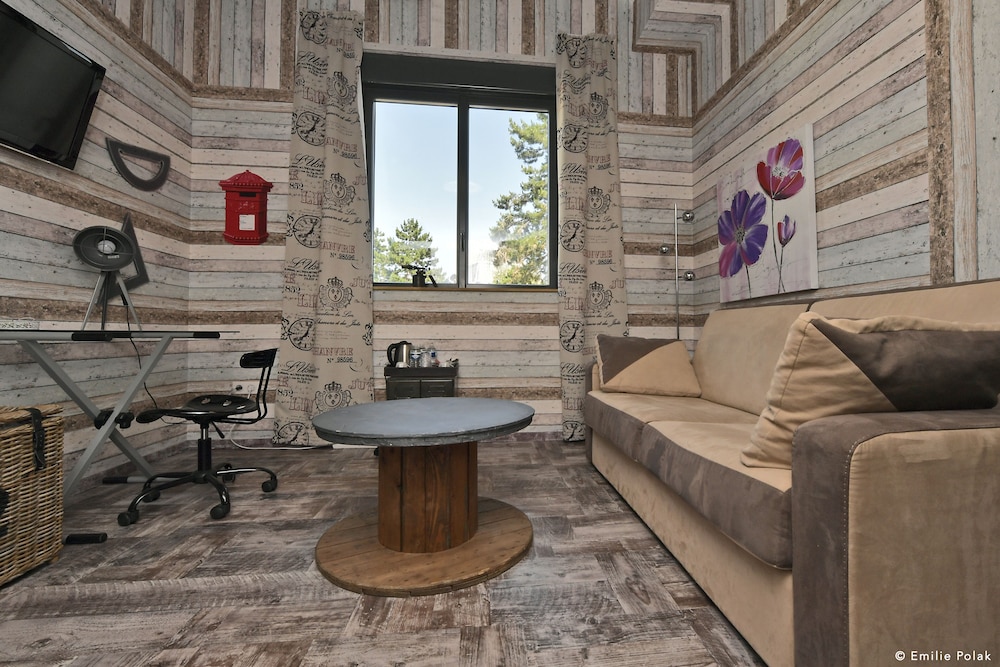 Suite, Ensuite (Suite Industrie) photo 1
