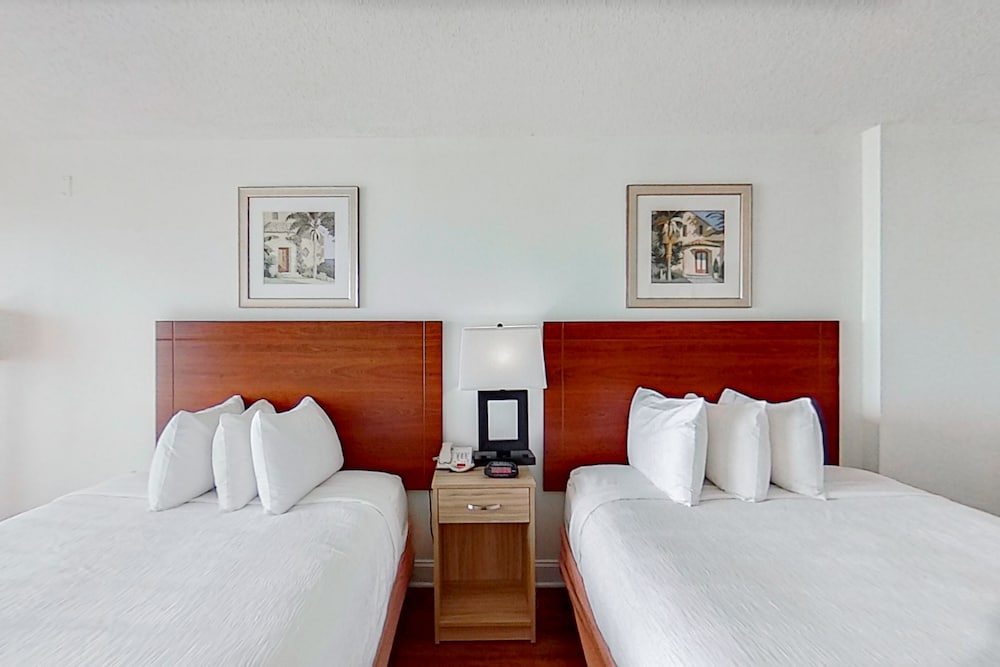 Room (Studio, Oceanfront) photo 2