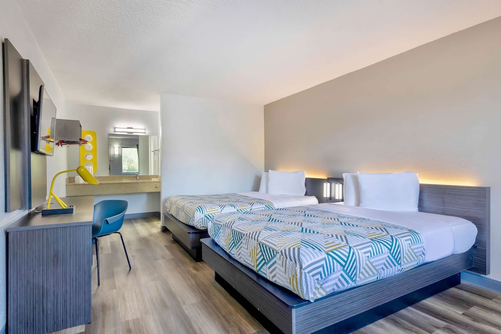 Standard Room, 2 Double Beds, Non Smoking