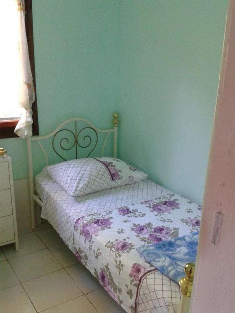 House (One Bedroom Holiday Home)