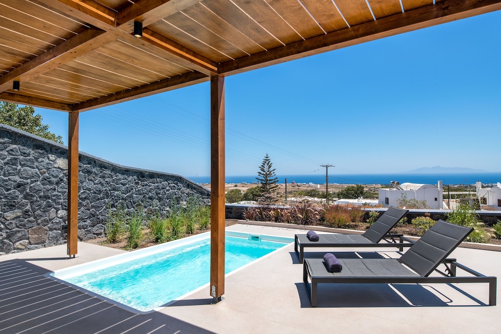 Villa N outdoor plunge pool
