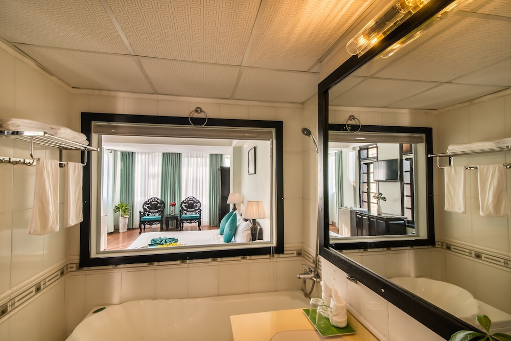 Standard Double Room, City View - Photo 9