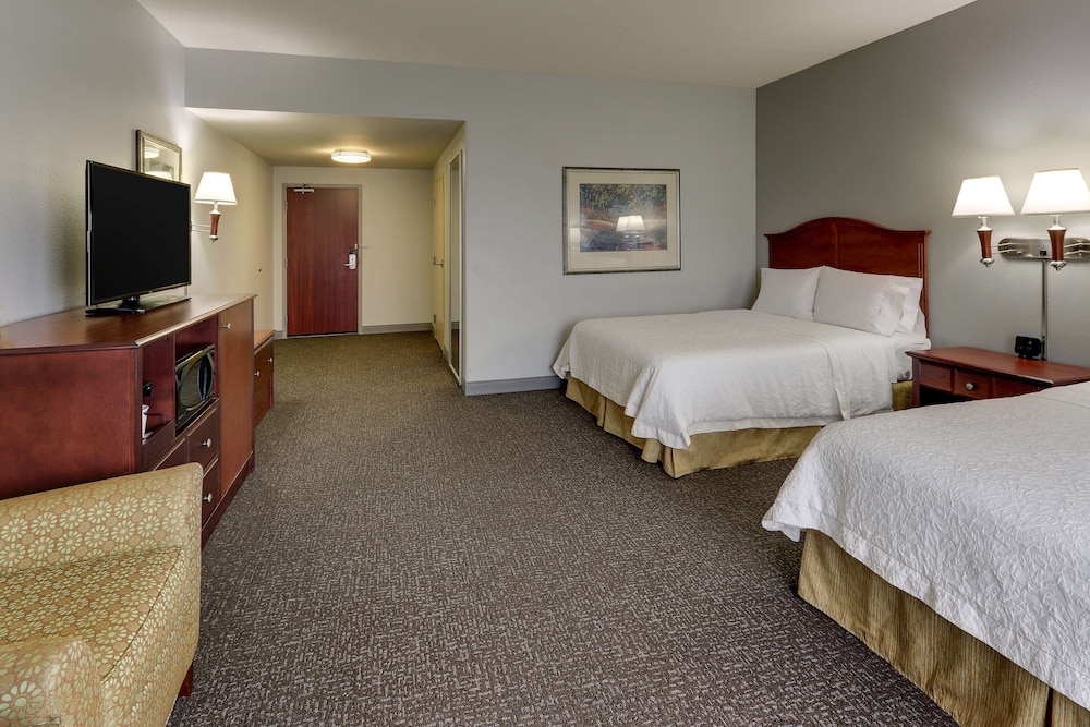 Room, 2 Queen Beds, Accessible (Hearing) - Photo 8