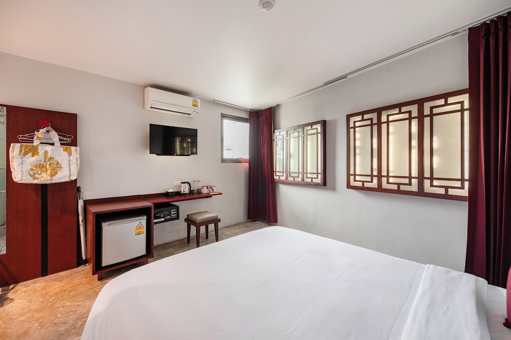 Standard Double Room, No Windows photo 2