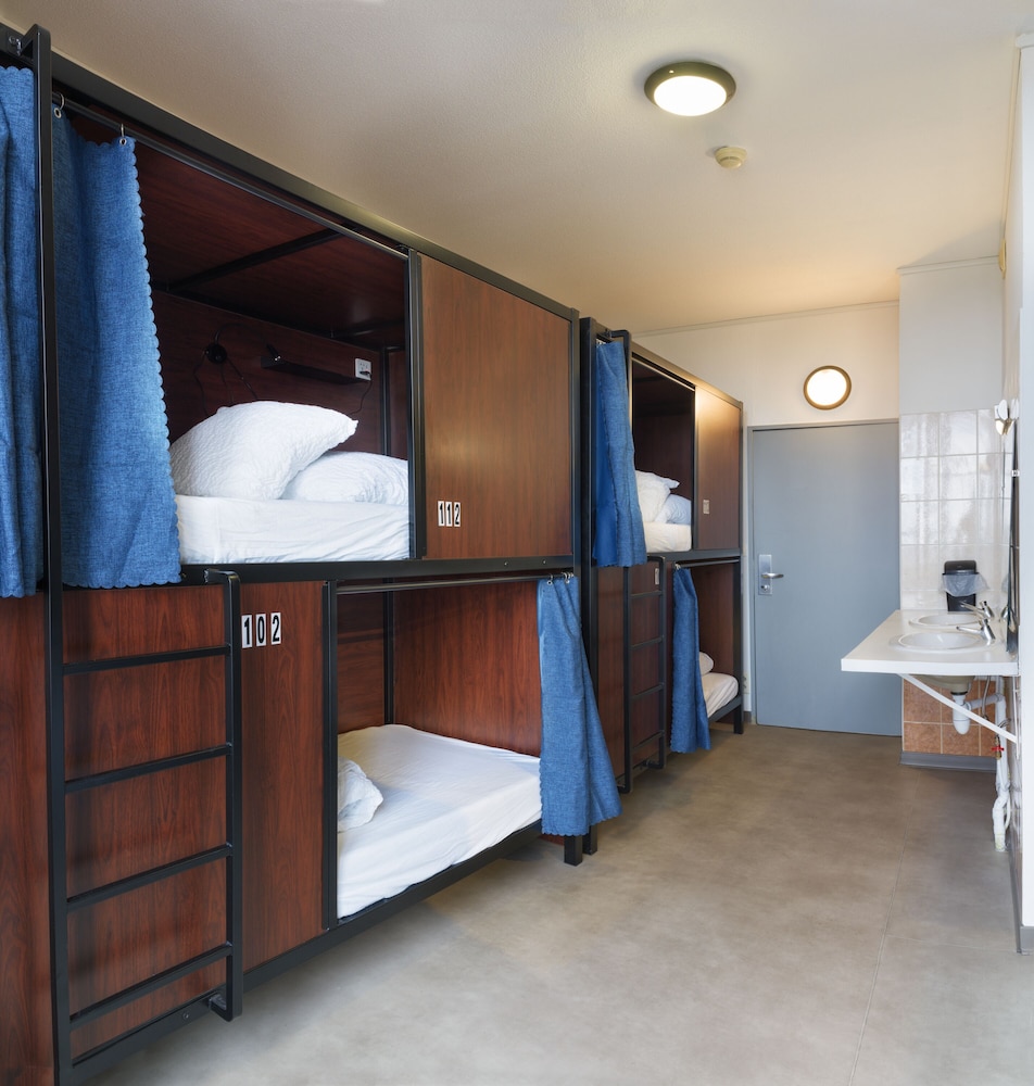 Classic Shared Dormitory, Women only