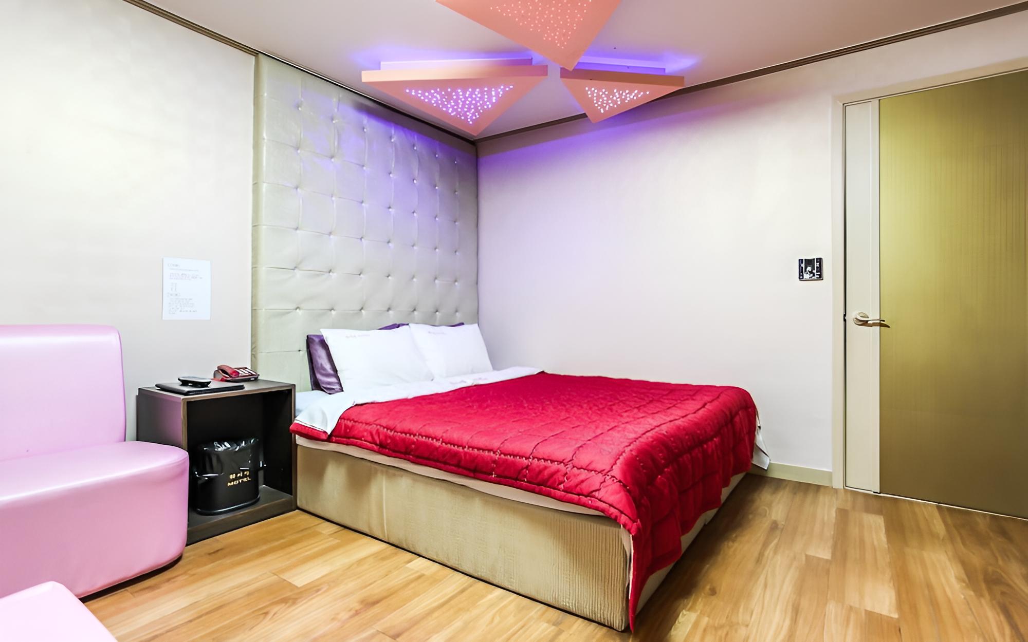 Room (Standard Room) - Photo 2