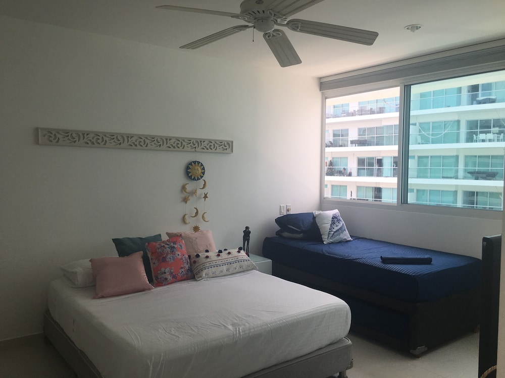 Panoramic Apartment, 2 Bedrooms, Ocean View, Beachside photo 1