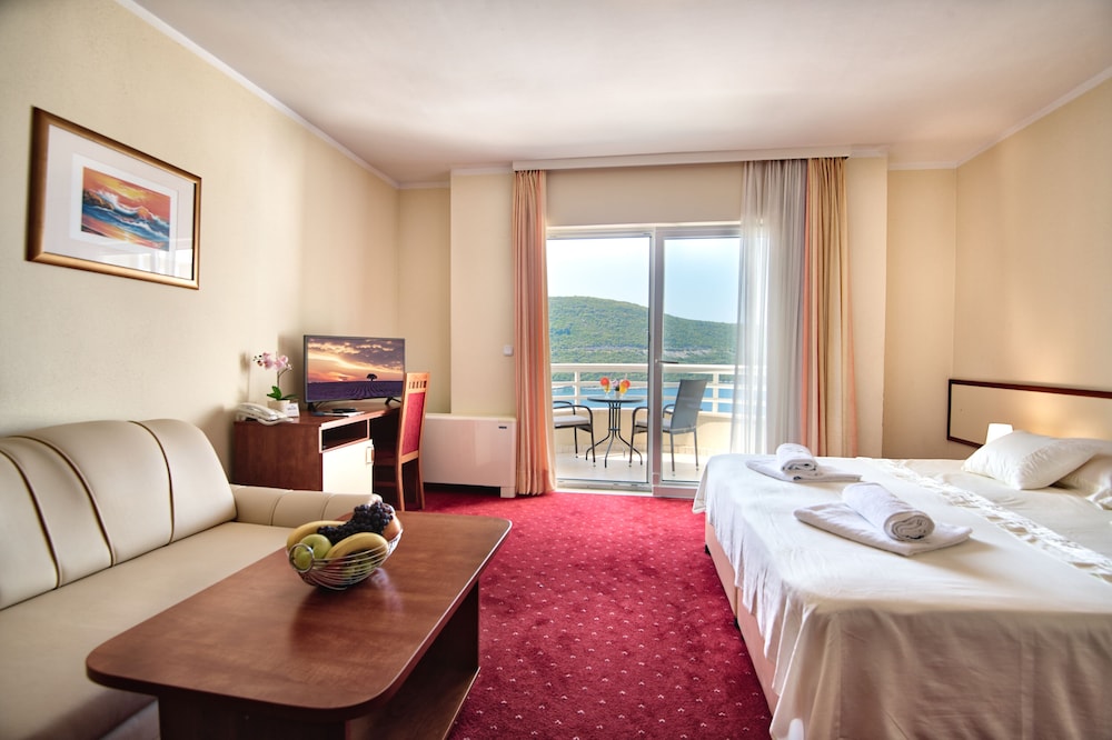 Double or Twin Room, Balcony, Sea View photo 1