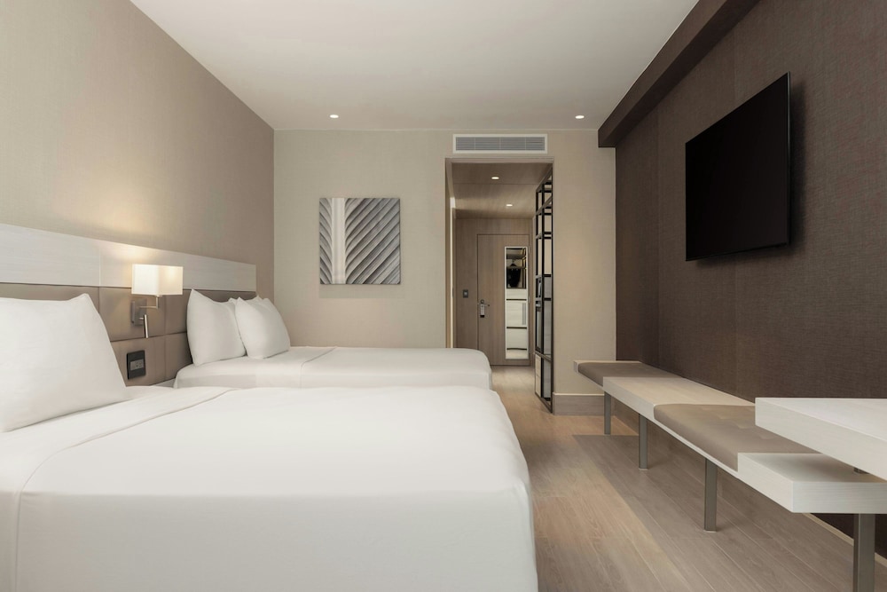 Deluxe Room, 2 Queen Beds, City View
