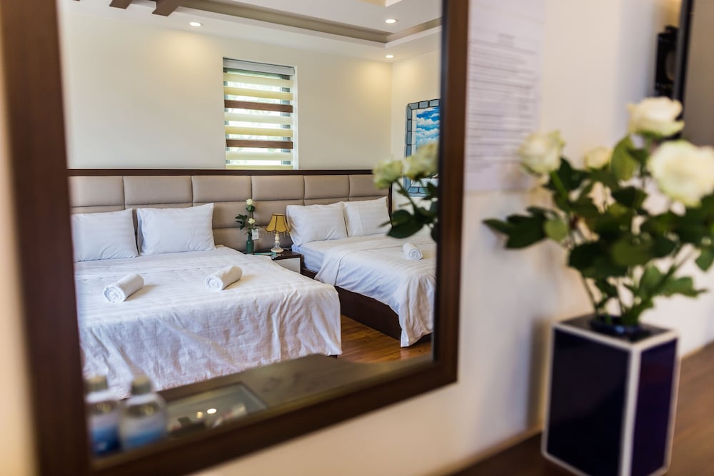 Standard Quadruple Room, 2 Queen Beds photo 2