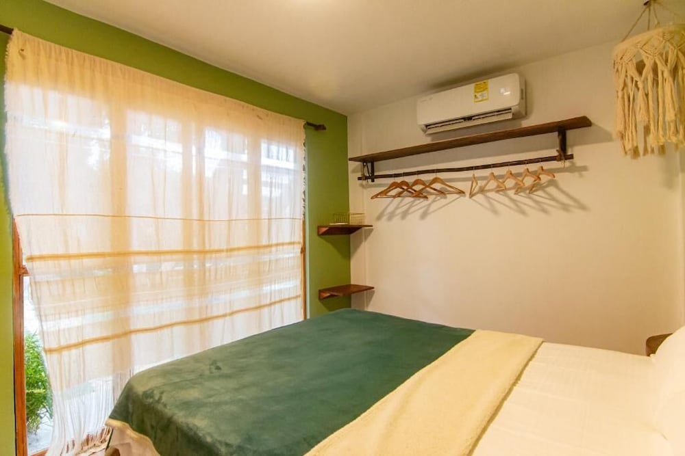 Deluxe Shared Dormitory, 1 Bedroom, Garden View, Beachside photo 3
