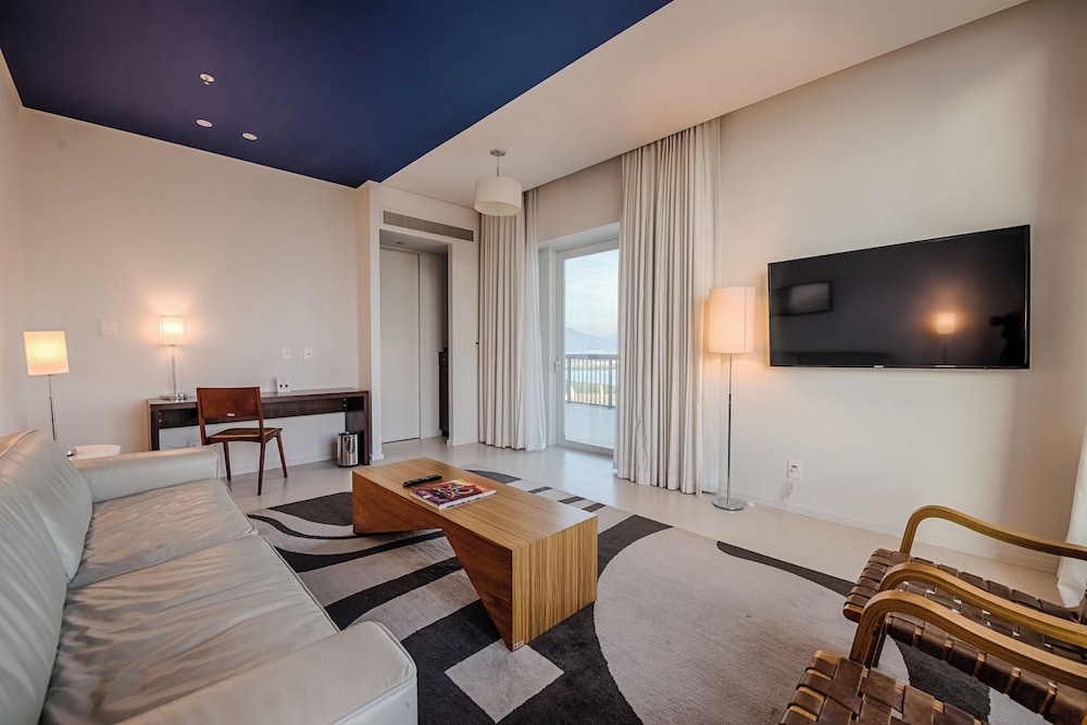 Studio Suite, 1 King Bed, Non Smoking thumbnail 5