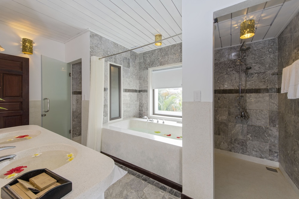 Deluxe Family Connecting Rooms - Photo 10