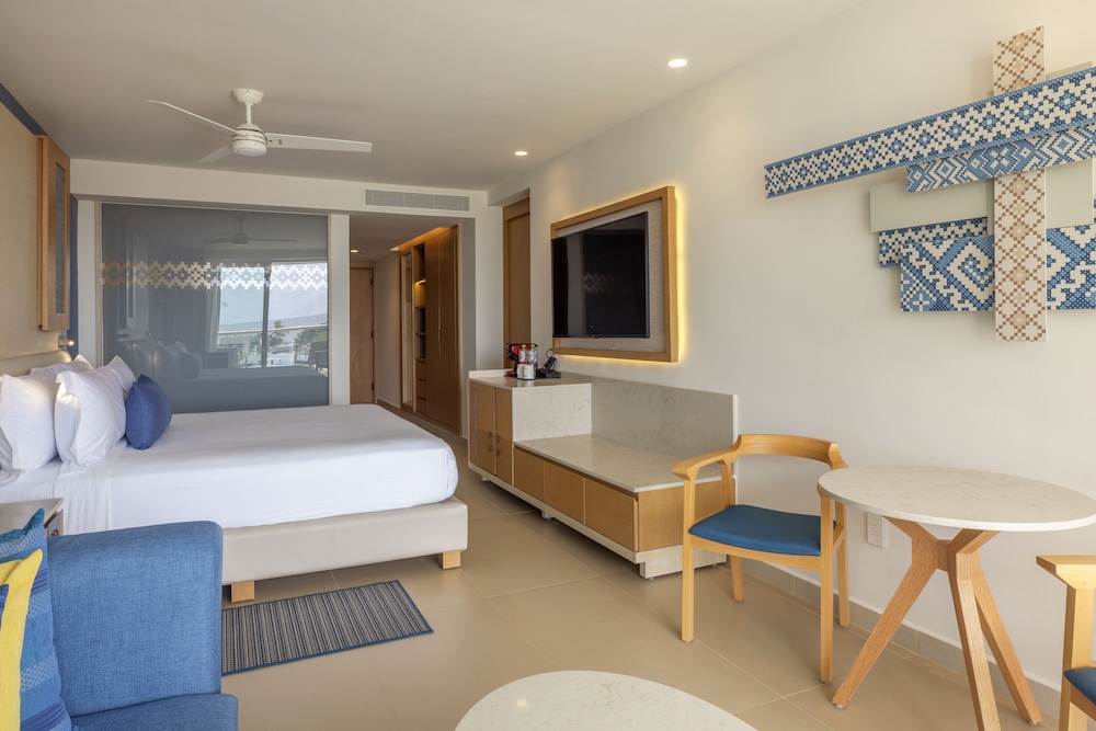 Two Bedroom Luxury Junior Suite Ocean View Diamond Club - Photo 2