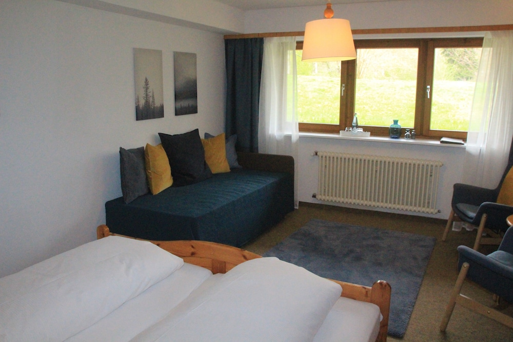 Economy-Doppelzimmer im Untergeschoss