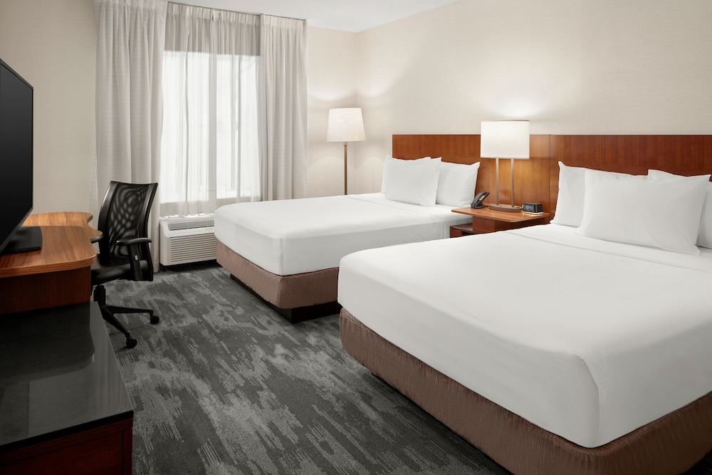 Room, 2 Queen Beds - Photo 2