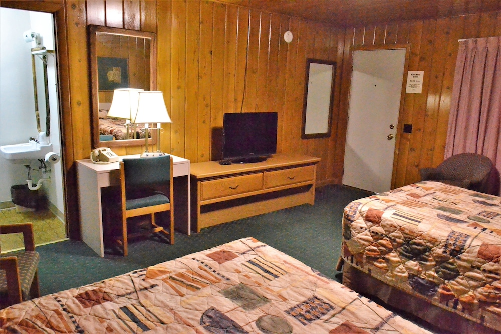 Standard Room, 2 Double Beds, Smoking photo 3