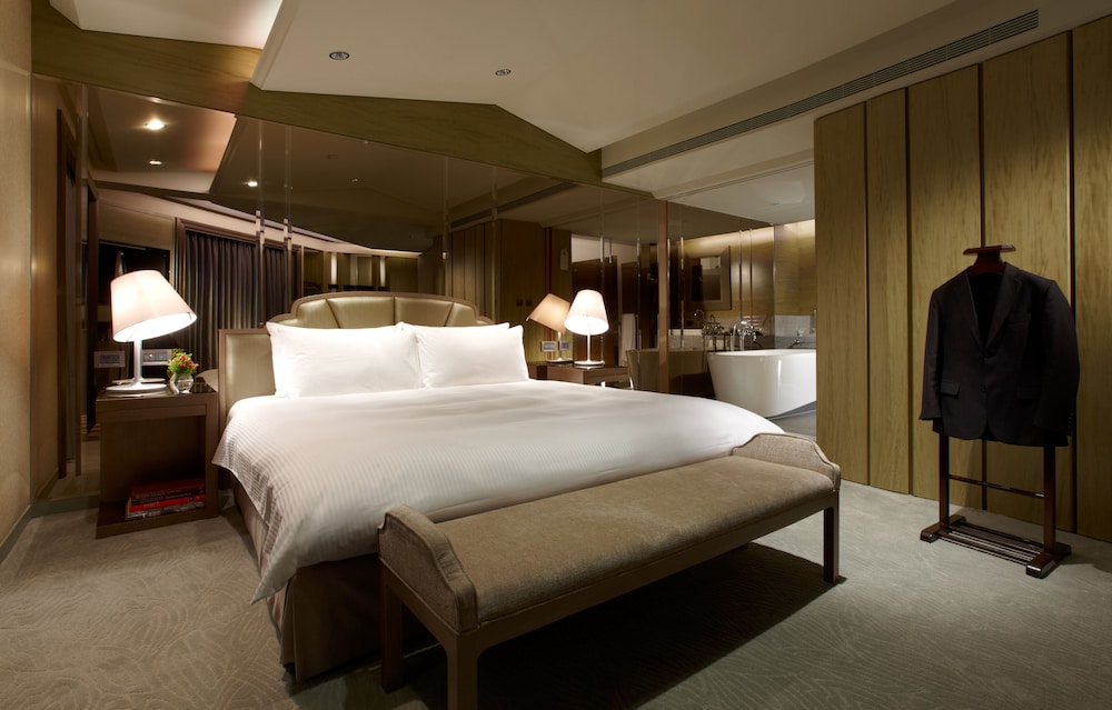 Corner Suite with Extra Bed