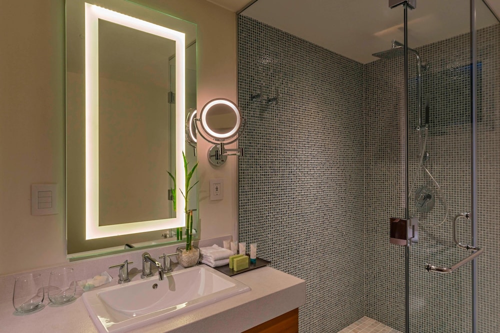 Studio Suite, 1 King Bed, Oceanfront