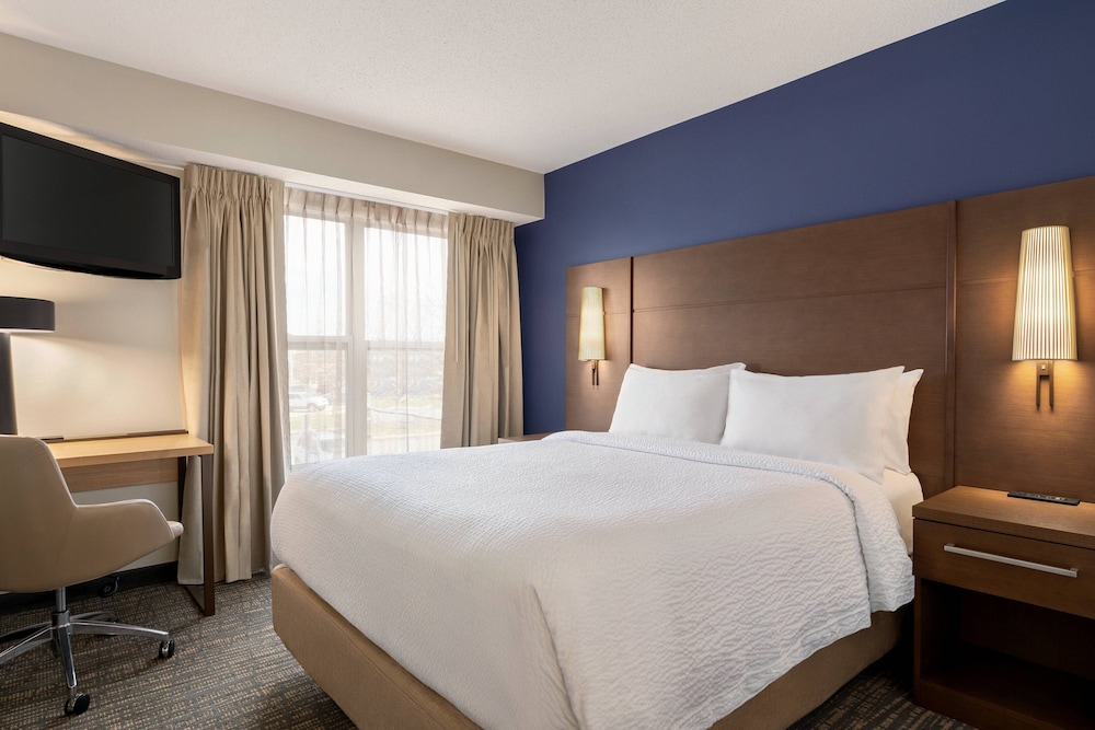 Suite, 2 Bedrooms (Mobility Accessible, Roll-In Shower) photo 2